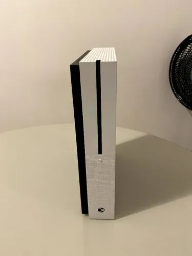 X Box One S - 1 tera, com controle