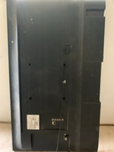 Vendo televisão só falta consertar o Led queimou ficou R$300 para consertar ela