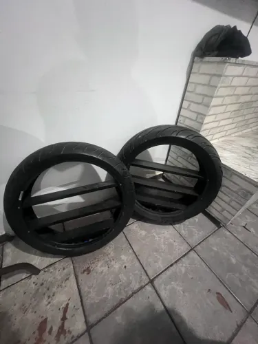 Nincho feito de pneu de moto kavazaki.