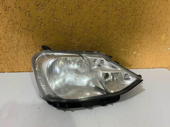 Farol direito Etios 2011/2012/2013/2014/2015/2016/2017/2018/2019/2020/2021