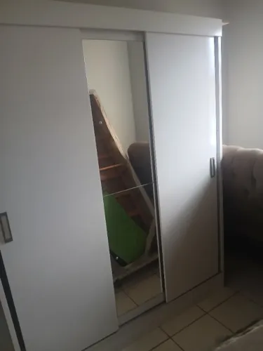 Doação de guarda roupa