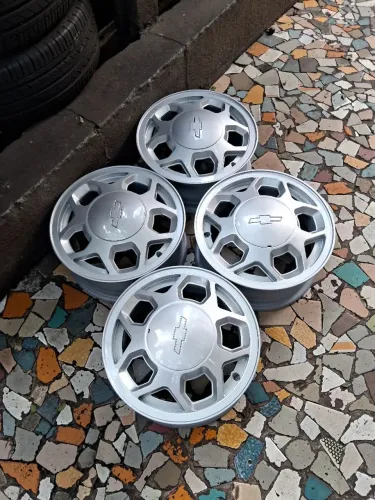 Jogo de rodas de liga leve aro 13/4 furos originais GM Monza Kadett e outros 