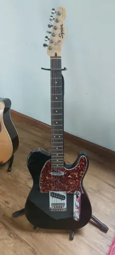 Guitarra Squier by Fender