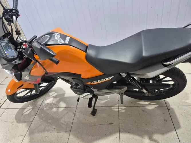 Moto titan 2025 com 4600 km bem conservada golpista nem tenta ok 