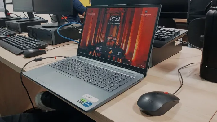 LENOVO LOQ E RTX 3050/8VRAM 16 GBRAM
