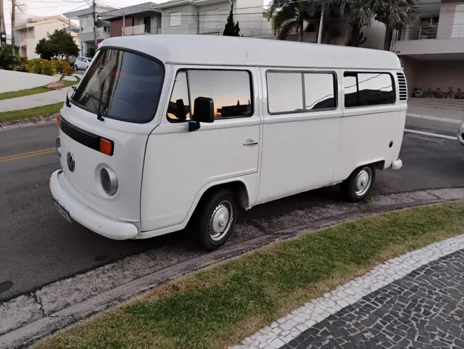 Volkswagen Kombi Standard/ Luxo/ Serie Prata (álcool) 2004