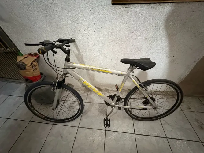 Bike aro 26, freio shimano com alguns ajustes para fazer
