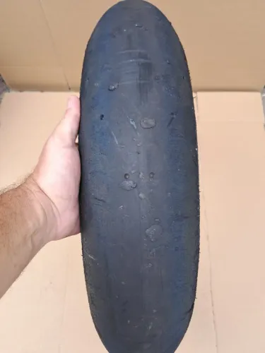Pneu usado Pirelli slik 125 70 17