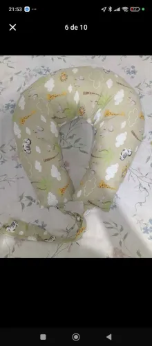 Almofada de amamentação e naninha em ótimo estado.