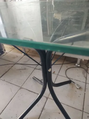 Mesa para 4 cadeiras sem cadeira