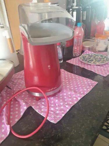 Vendo uma pipoqueira britania vermelha