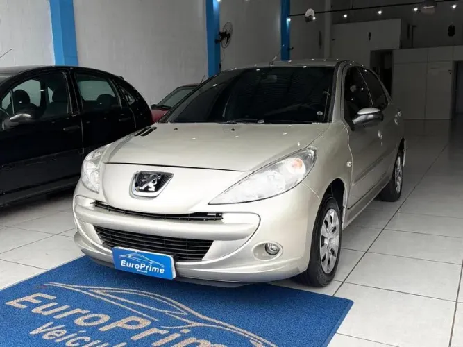 Peugeot 207 XR 1.4 Flex 8V 3P 2011