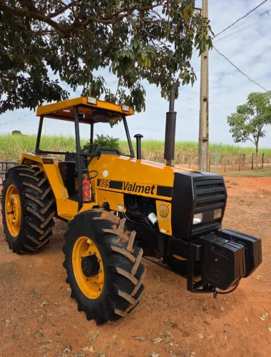 TRATOR VALMET A VENDA
