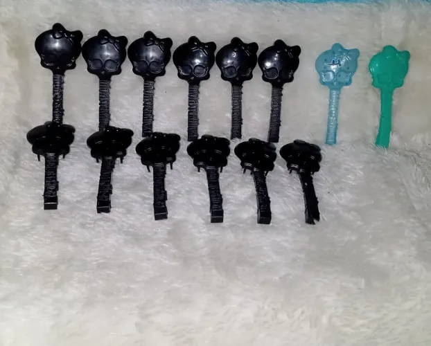 Lote de escovinhas das Monsters highs