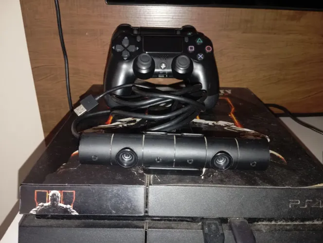 PS4 FAT, 2 manetes e 1 câmera 