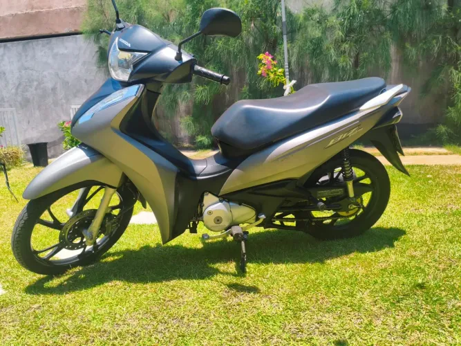 Biz 125 única dona, no ponto de transferência.moto muito nova