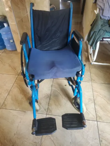 Cadeira de rodas de passeio infantil
