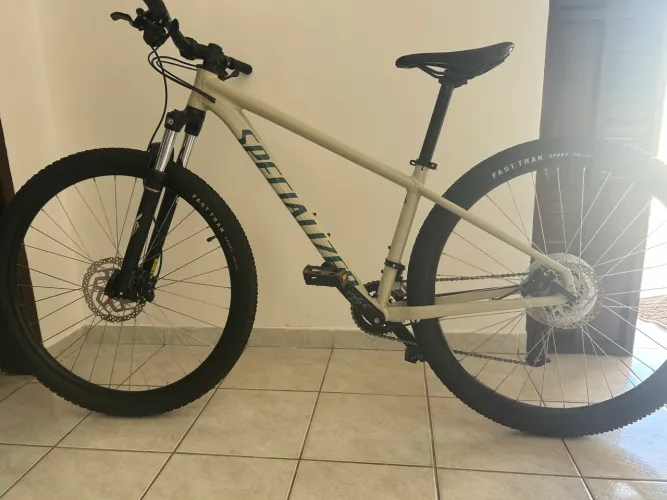 Bicicleta ROCKHOPPER SPORT aro 29