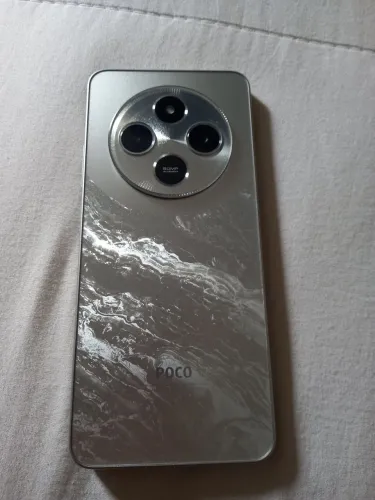 Baixei pra vender logo Poco"75 novo 256 Gb sem marcas de uso