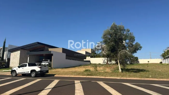 Terreno residencial de 422,92 m² em condomínio fechado no Jardim Sul