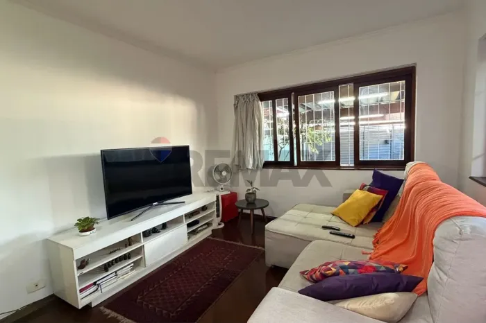 Sobrado com 149m2, 3 quartos e 1 suíte, localização próxima ao metrô Vila Sonia