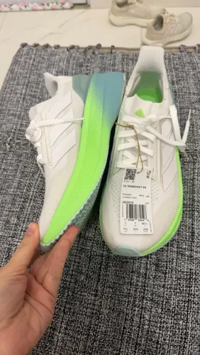 Ultraboost NOVO com etiqueta 38