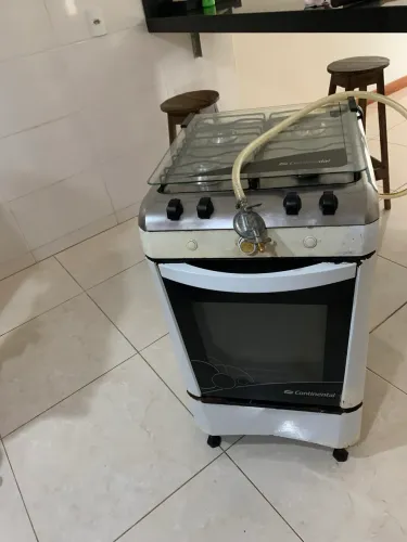 Vendo fogão 4 bocas. Com marcas de uso