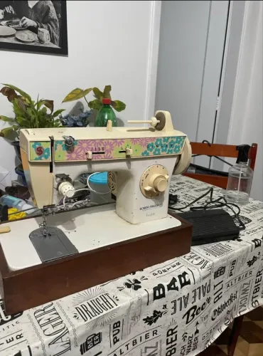 Máquina de costura singer