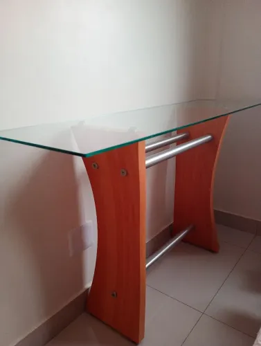 Aparador de vidro e MDF