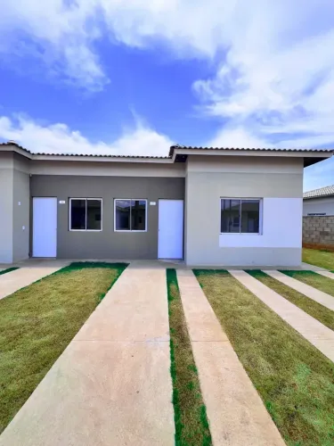 CASA TÉRREA SEMI-NOVA, C/ ARMÁRIOS, AR, QUINTAL, COND. ORIGEM SOL, VÁRZEA GRANDE, AO LADO