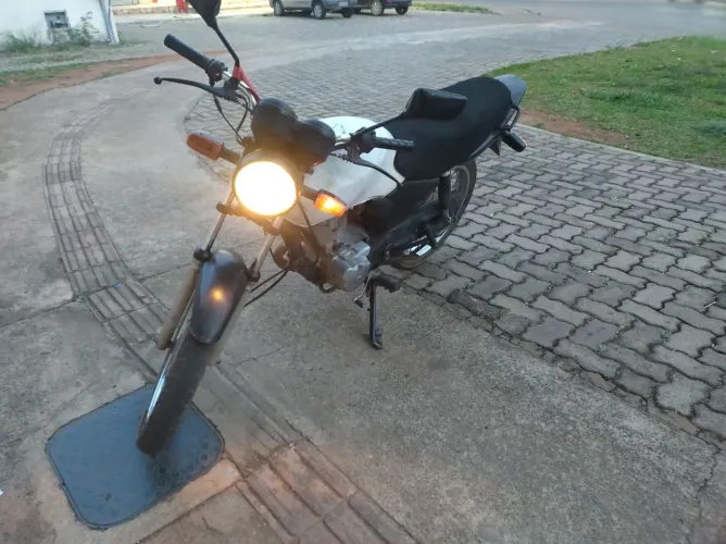 Uma moto que me ajudou muito quero que outro cuide dela