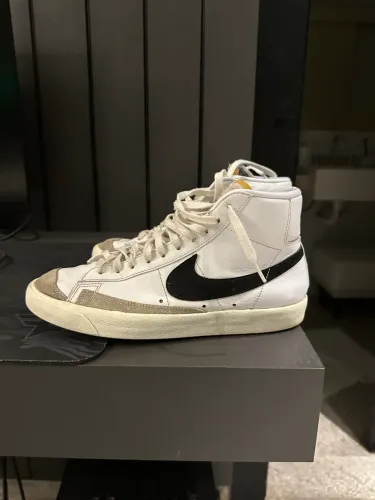Nike Blazer Mid 77