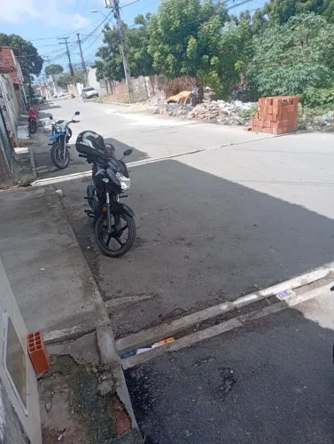 Casa muito boa , estou vendendo pq já tenho a minha , cuida chamar no ZAP *52