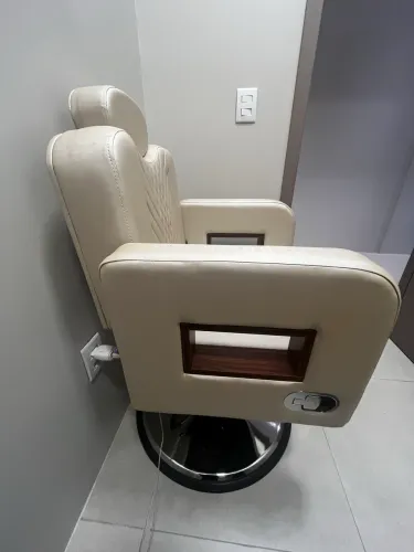Cadeira pra vender logo!