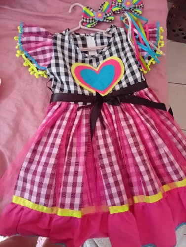 Vende-se vestido de festa junina