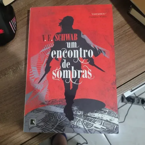 Livro - Um encontro de sombras (Vol. 2 Os tons de magia) V. E. Schwab