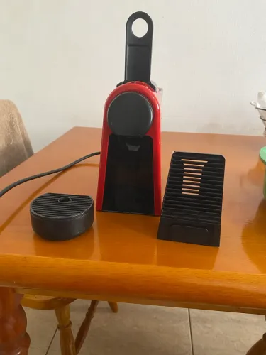 Cafeteira Nespresso Essenza Mini 