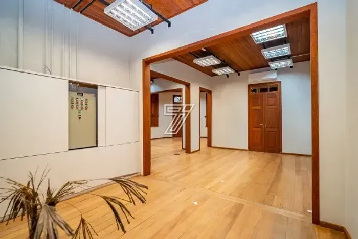 Casa comercial a venda com 414m² com 5 quartos no Centro - Curitiba - PR