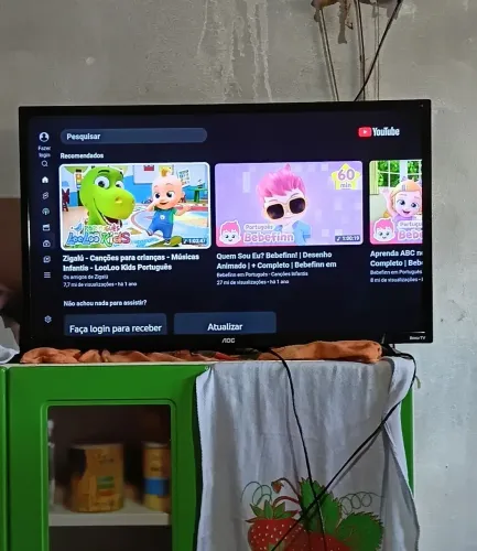 Vendo essa TV ela é smart da marca AOC