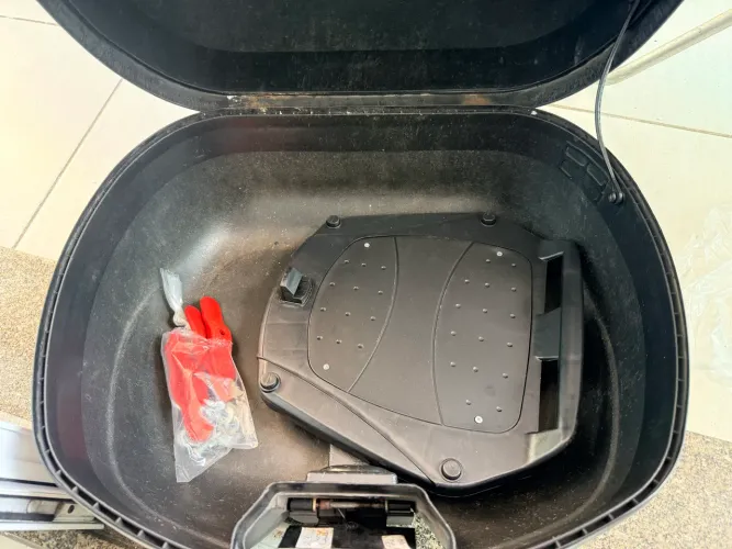 Vendo baú Givi 33 litros