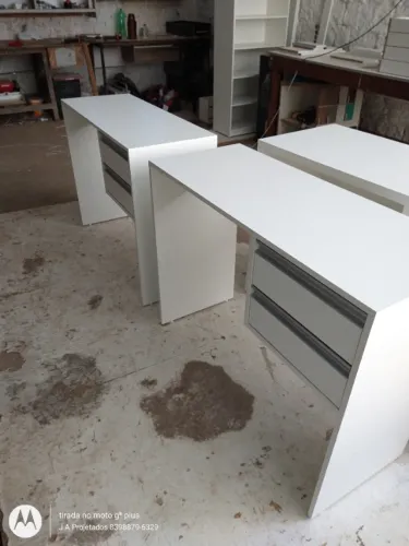 Mesa para manicure com duas gavetas