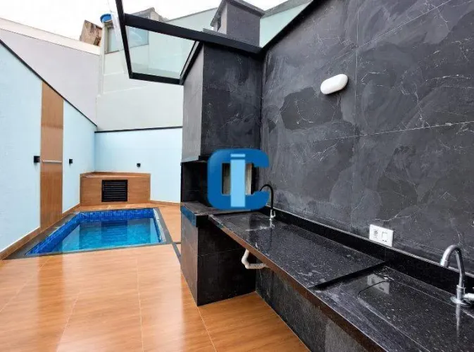Sobrado residencial com 3 suítes e 2 vagas no Parque São Domingos