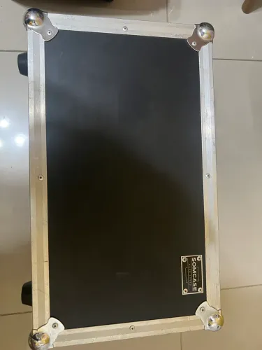 Case pedaleira com elétrica 