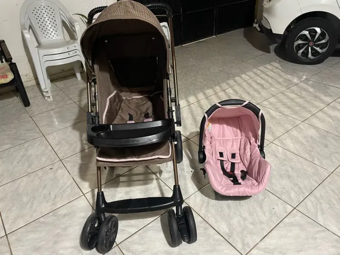 Carrinho de bebê e bebê conforto Galzerano