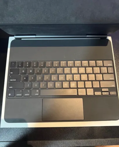 Teclado Magic Keyboard IPad Pro e Air 13 inch polegadas M2