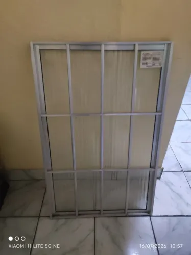 Vendo porta de alumínio
