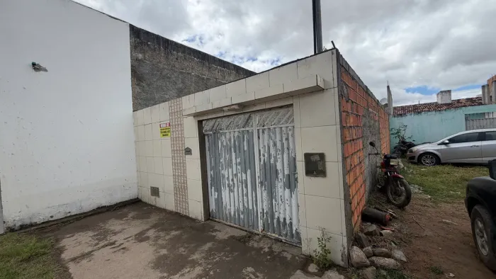 Vende-se casa em Poço Verde