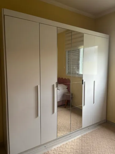 Guarda roupa 6 portas com espelho