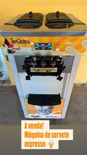 Máquina de sorvete em ótimo estado de conservação 
