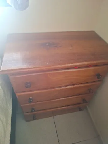 Vende-se cômoda de madeira